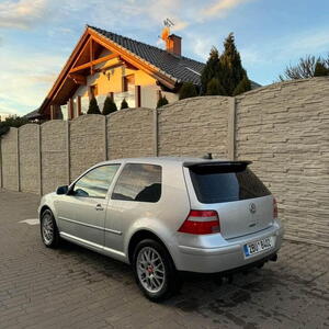 Volkswagen Golf hatchback 4 pacific edition; 1.6 fsi manuál