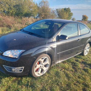 Ford Focus hatchback ST225 166kW manuál