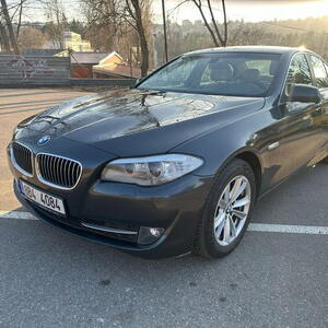 BMW 5 sedan 520d manuál