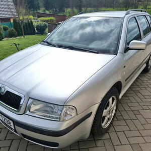 Škoda Octavia kombi benzín 1.8 110kW manuál