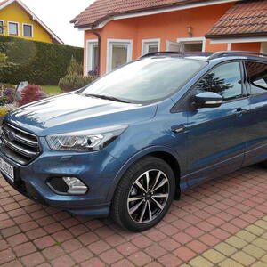 Ford Kuga 1.5 eb manuál