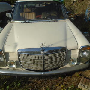 Mercedes-Benz 115 240D manuál