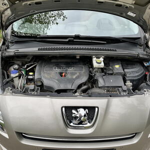 Peugeot 5008 MPV 2,O HDi Allure 120kW automat