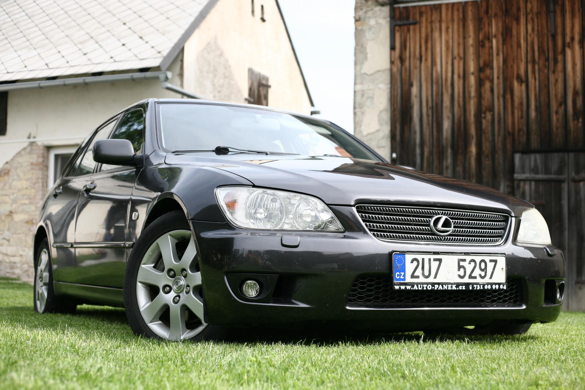 Bazar: prodej Lexus IS 200 kombi manuál, ojeté, benzín, rok 2003, barva  černá metalíza - Portál řidiče