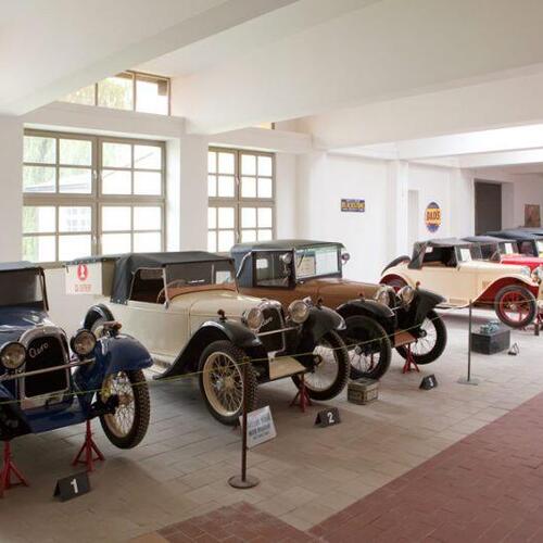 Expozice historických vozů Aero