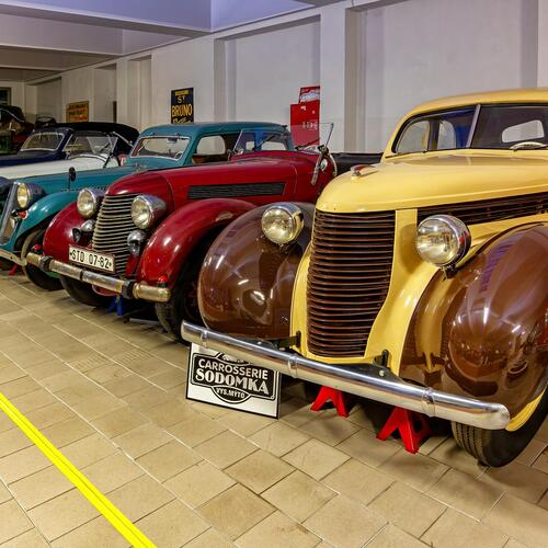 Expozice historických vozů Aero