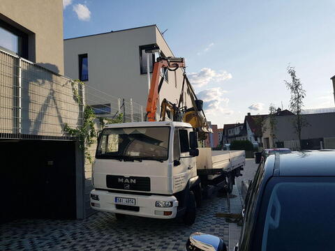 Řidič sk. C s hydraulickou rukou | Práce bez stereotypu a mzda až 80 tisíc