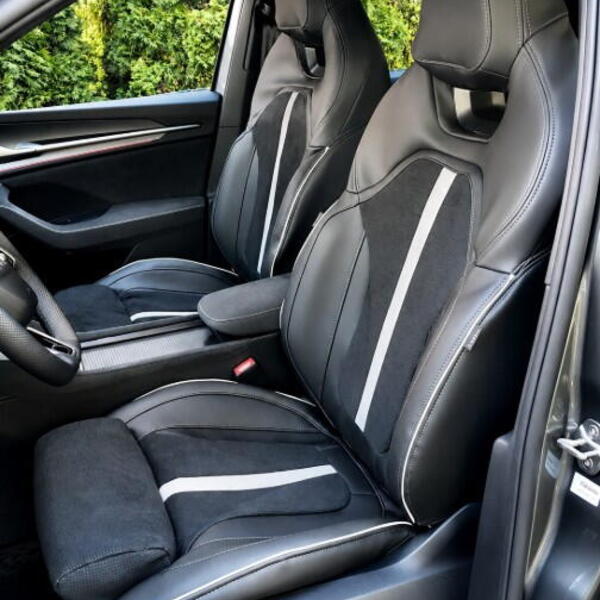Autopotahy ŠKODA KODIAQ II RS, SPORTLINE, 5M. od 2024, AUTHENTIC LEATHER VELVET černo šedý